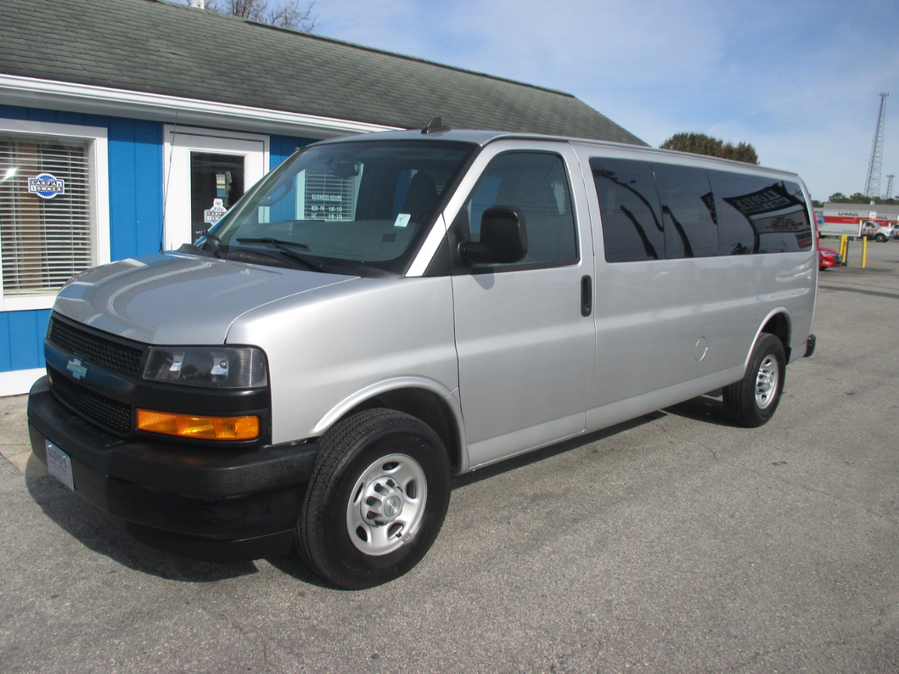 Chevrolet Express Passenger RWD 3500 155" LS 2018