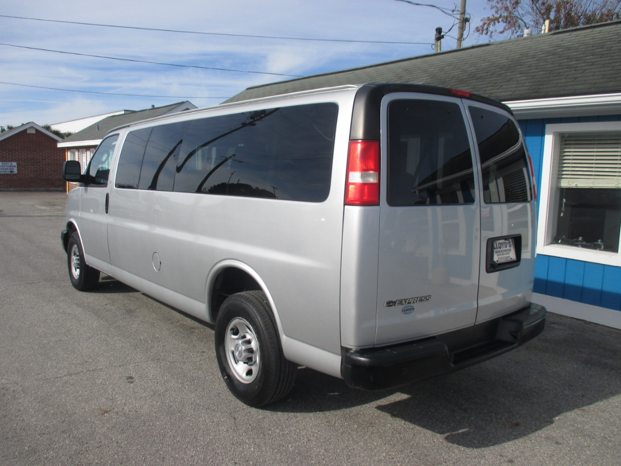 Chevrolet Express Passenger RWD 3500 155" LS 2018