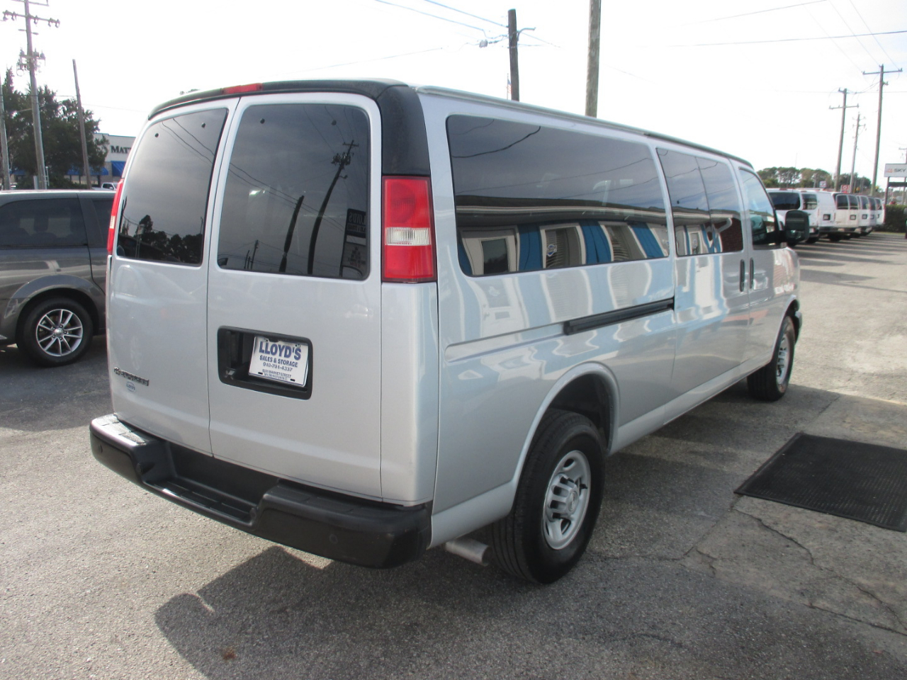 Chevrolet Express Passenger RWD 3500 155" LS 2018