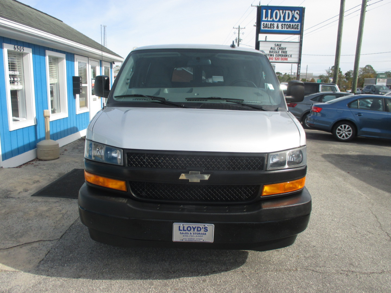 Chevrolet Express Passenger RWD 3500 155" LS 2018