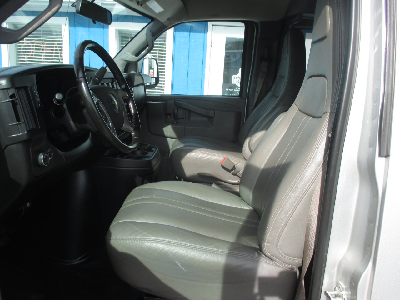 Chevrolet Express Passenger RWD 3500 155" LS 2018