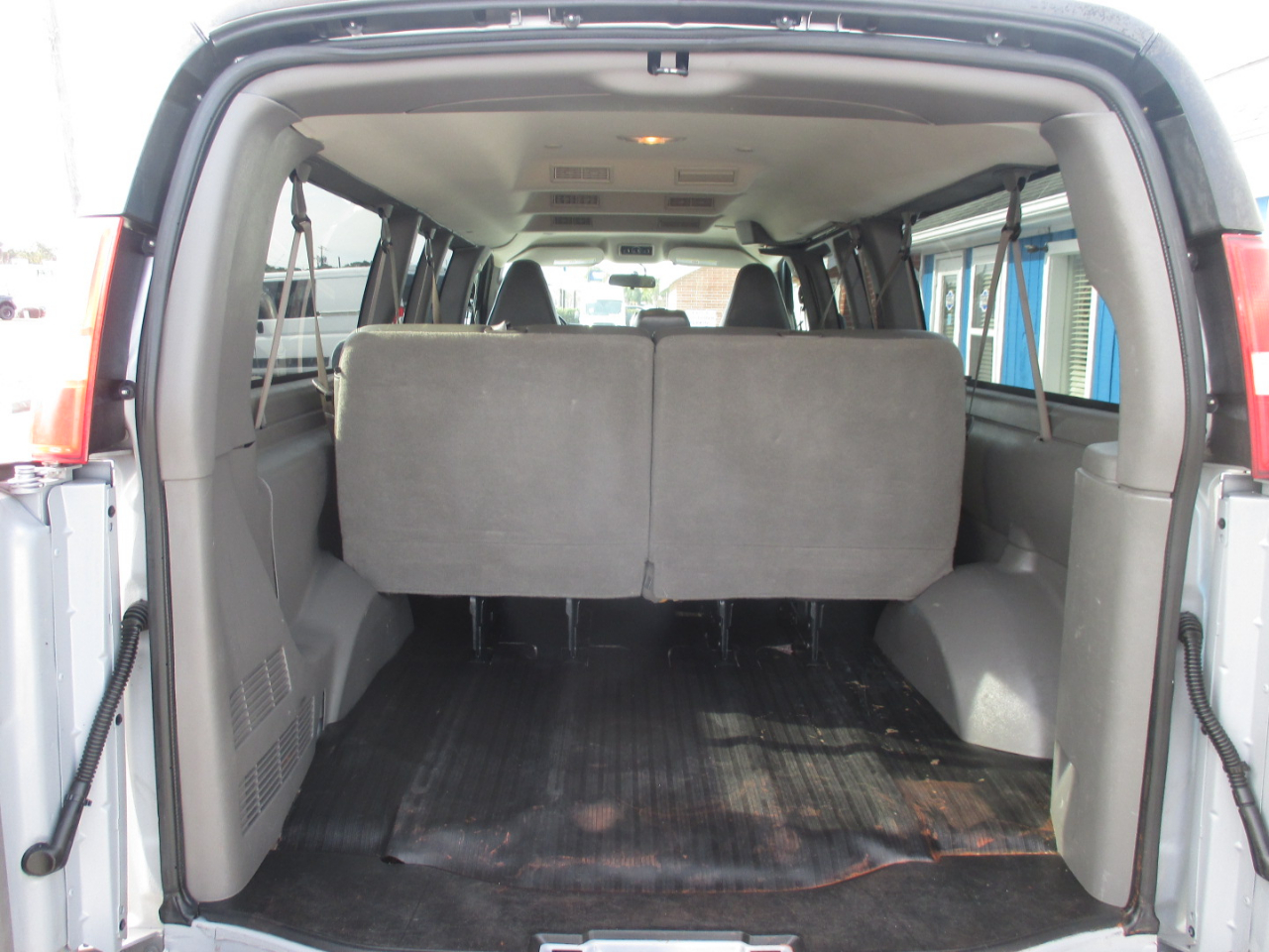 Chevrolet Express Passenger RWD 3500 155" LS 2018