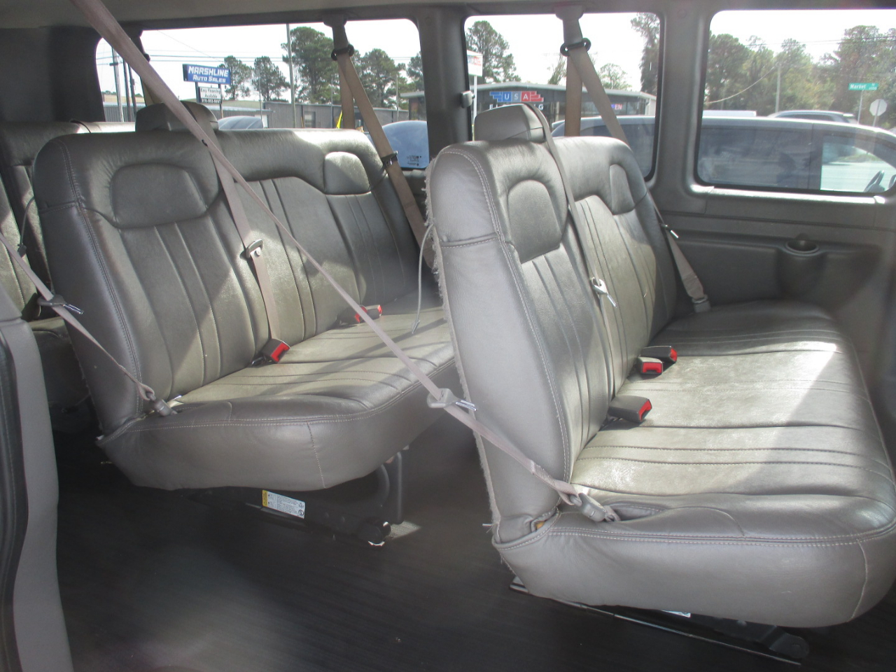 Chevrolet Express Passenger RWD 3500 155" LS 2018