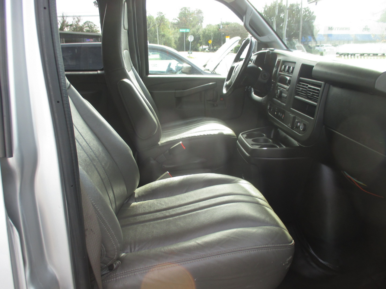 Chevrolet Express Passenger RWD 3500 155" LS 2018