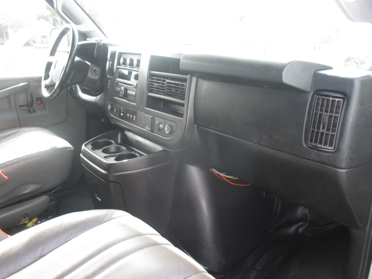 Chevrolet Express Passenger RWD 3500 155" LS 2018