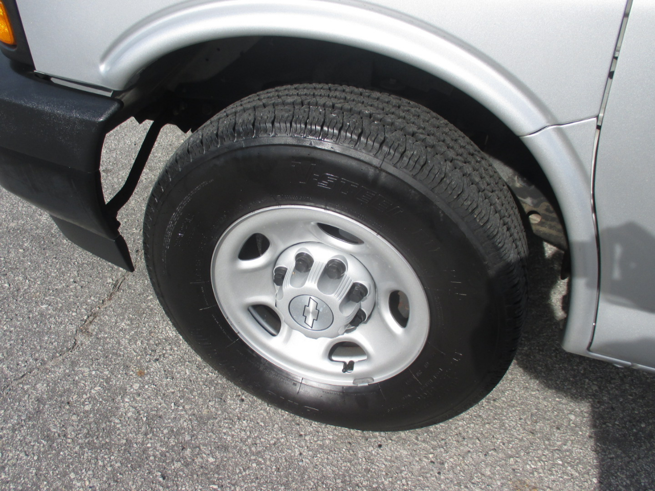 Chevrolet Express Passenger RWD 3500 155" LS 2018