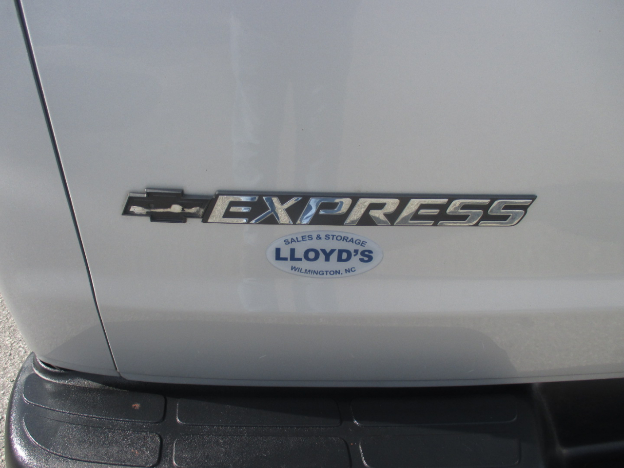 Chevrolet Express Passenger RWD 3500 155" LS 2018