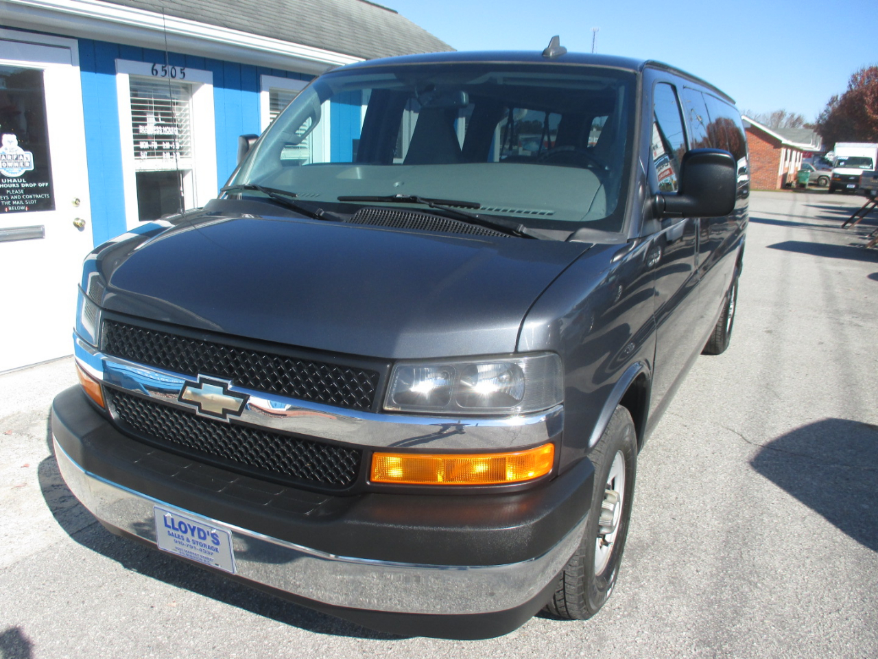 2017 Chevrolet Express Passenger RWD 3500 155" LT w/1LT