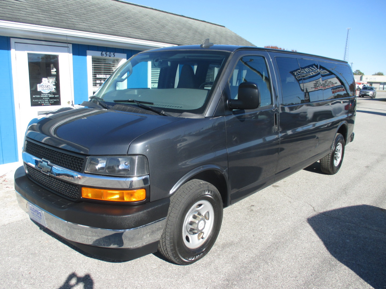 Chevrolet Express Passenger RWD 3500 155" LT w/1LT 2017