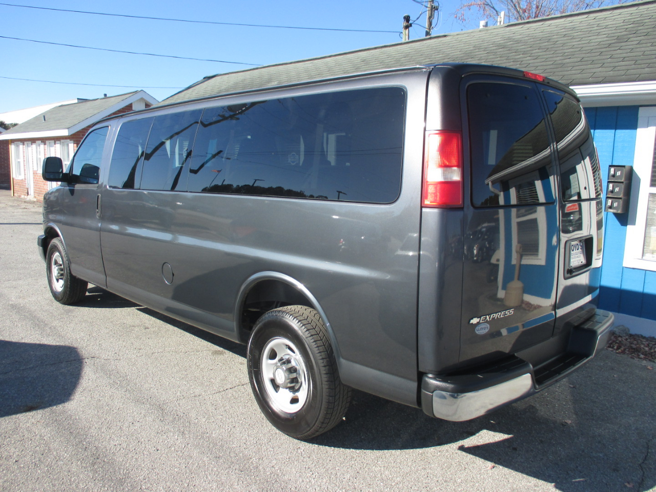 Chevrolet Express Passenger RWD 3500 155" LT w/1LT 2017