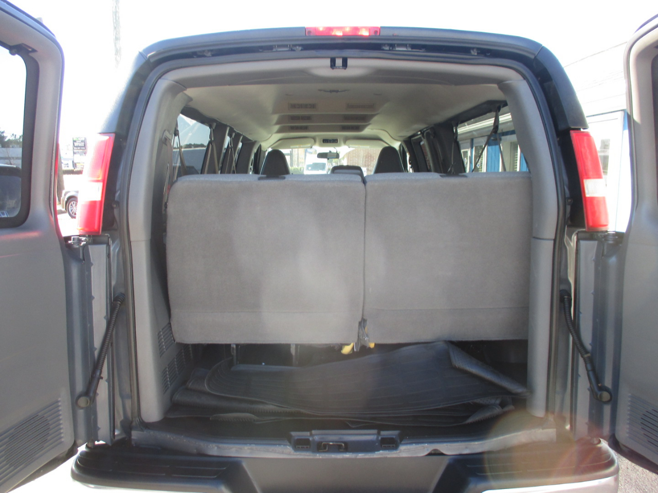 Chevrolet Express Passenger RWD 3500 155" LT w/1LT 2017