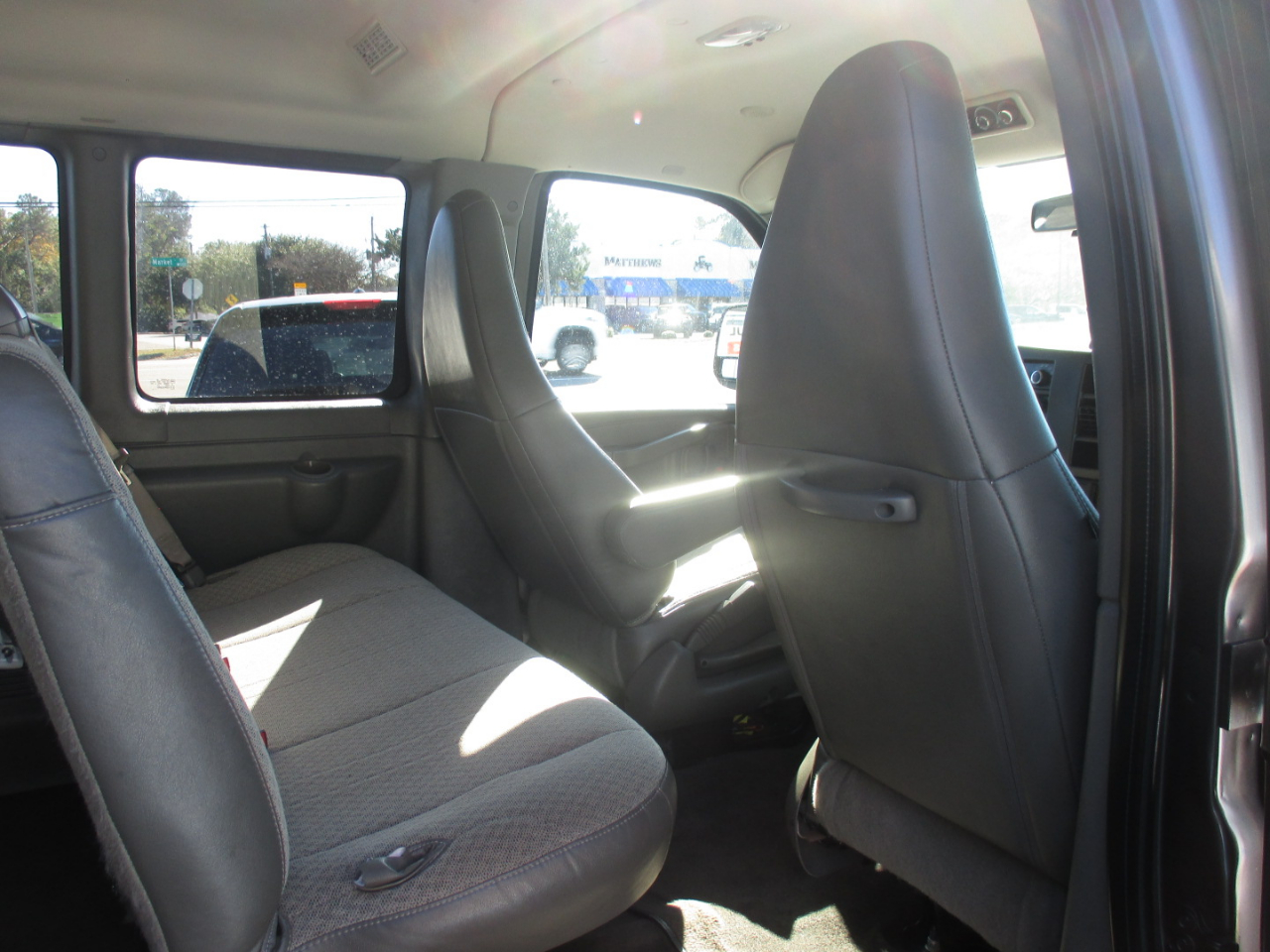 Chevrolet Express Passenger RWD 3500 155" LT w/1LT 2017