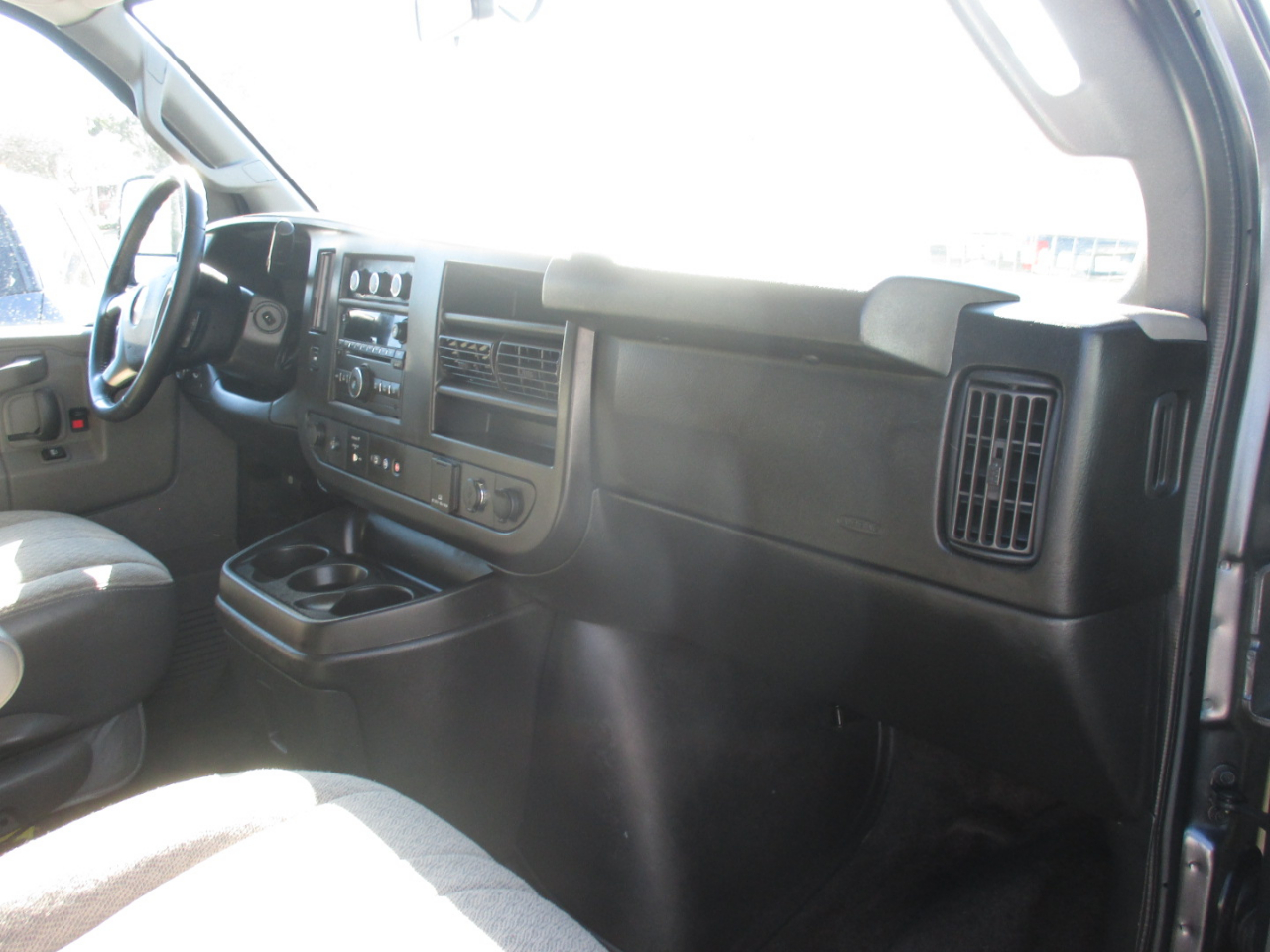 Chevrolet Express Passenger RWD 3500 155" LT w/1LT 2017