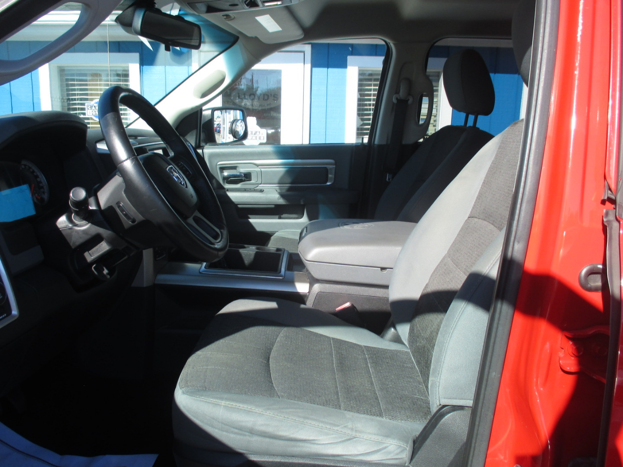 RAM 1500 4WD Crew Cab 140.5" Big Horn 2014