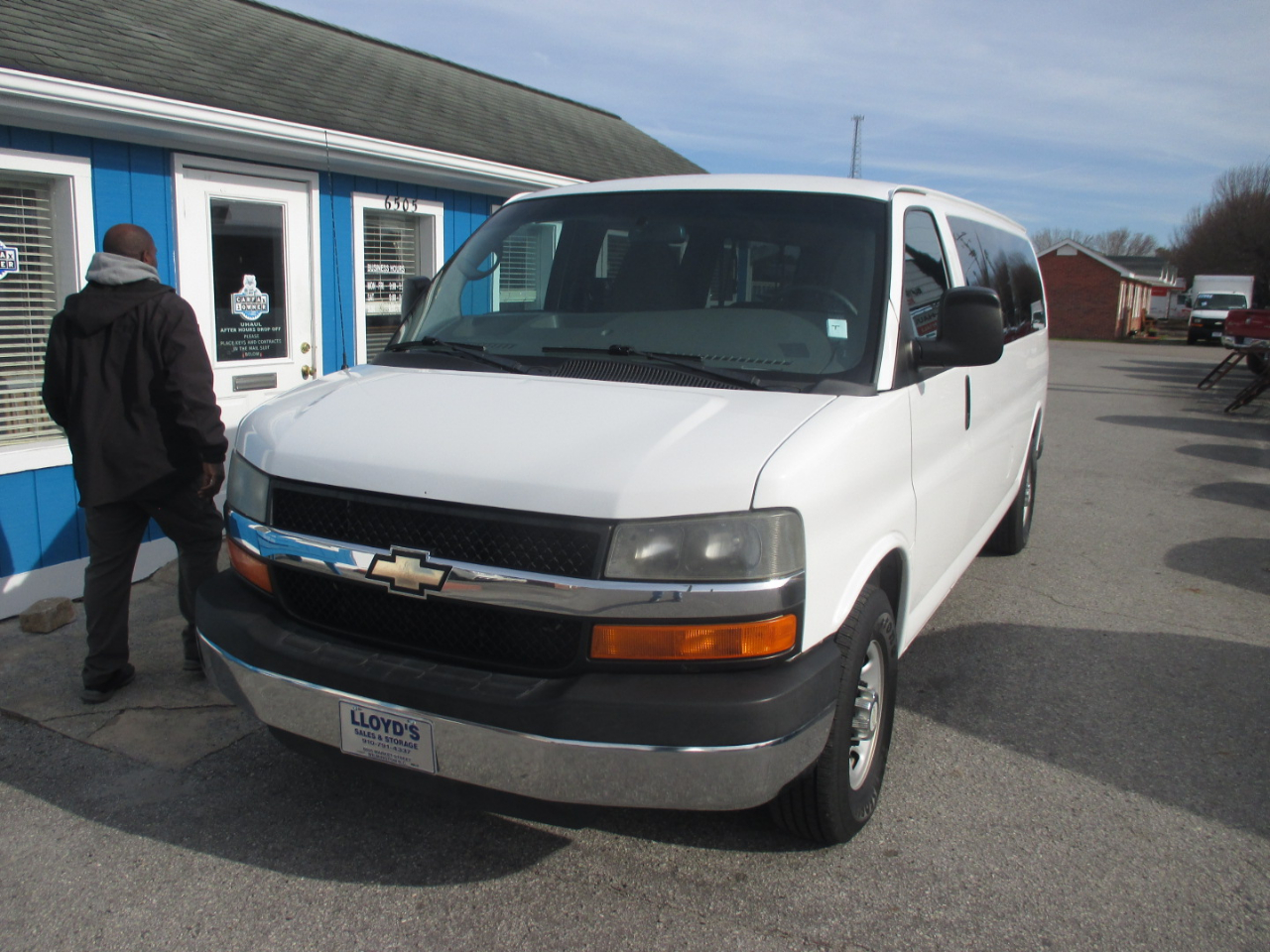 2014 Chevrolet Express Passenger RWD 3500 155" LT w/1LT