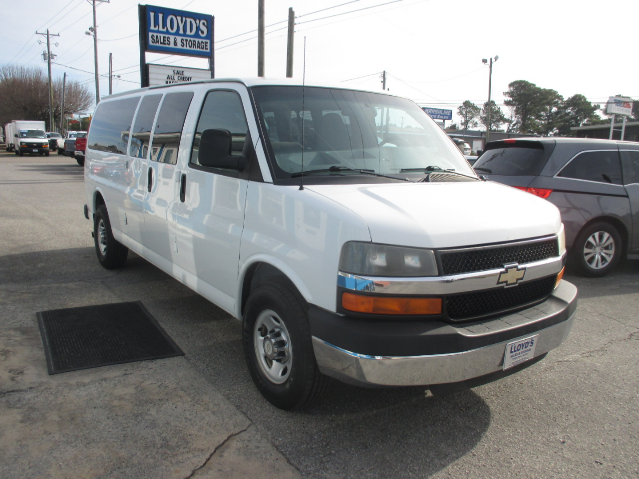 Chevrolet Express Passenger RWD 3500 155" LT w/1LT 2014