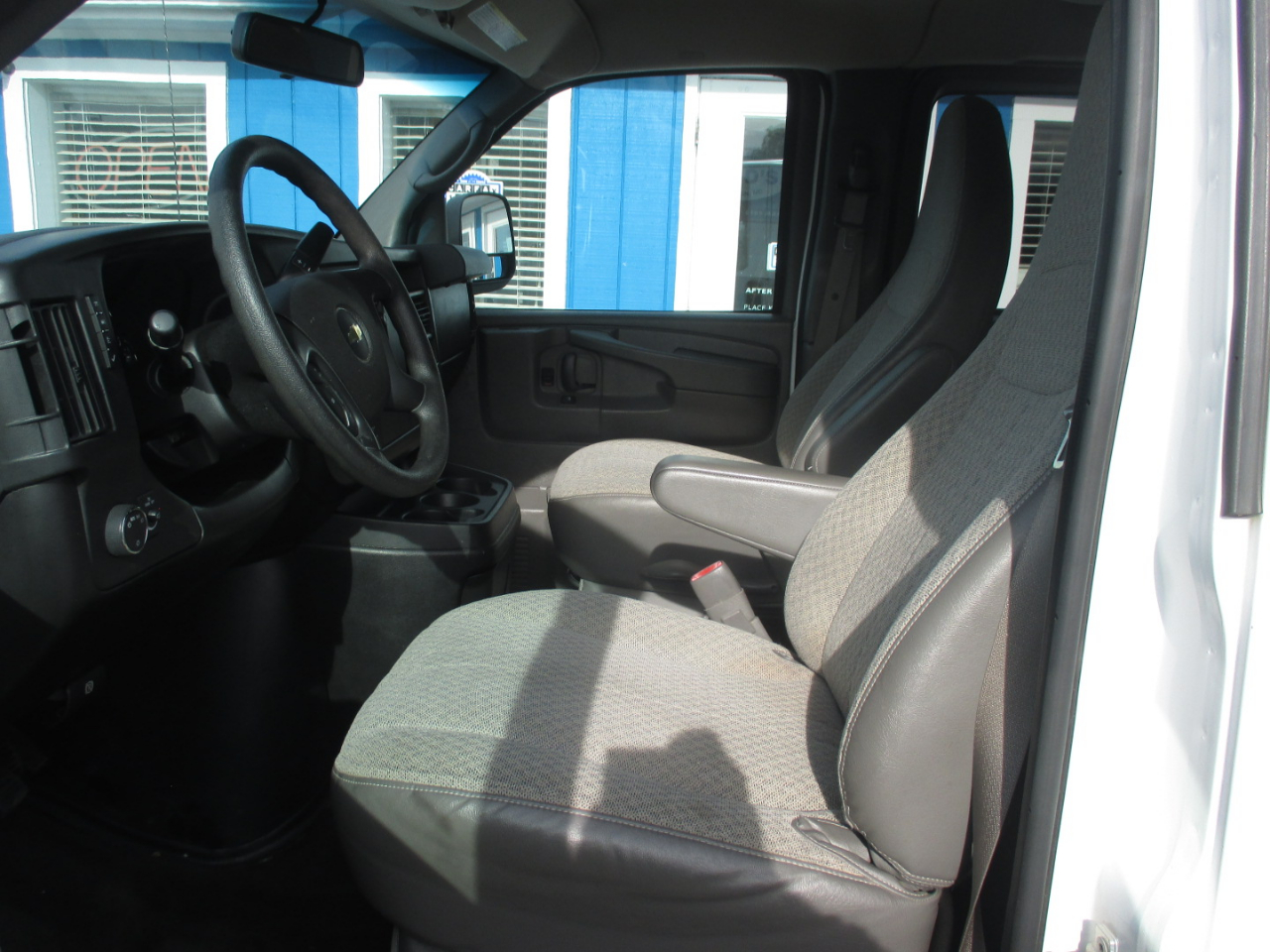 Chevrolet Express Passenger RWD 3500 155" LT w/1LT 2014