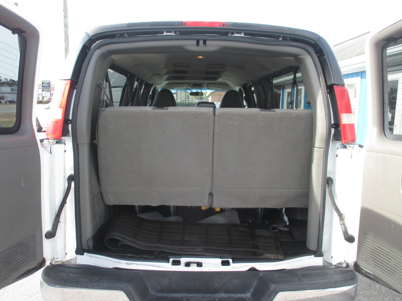 Chevrolet Express Passenger RWD 3500 155" LT w/1LT 2014