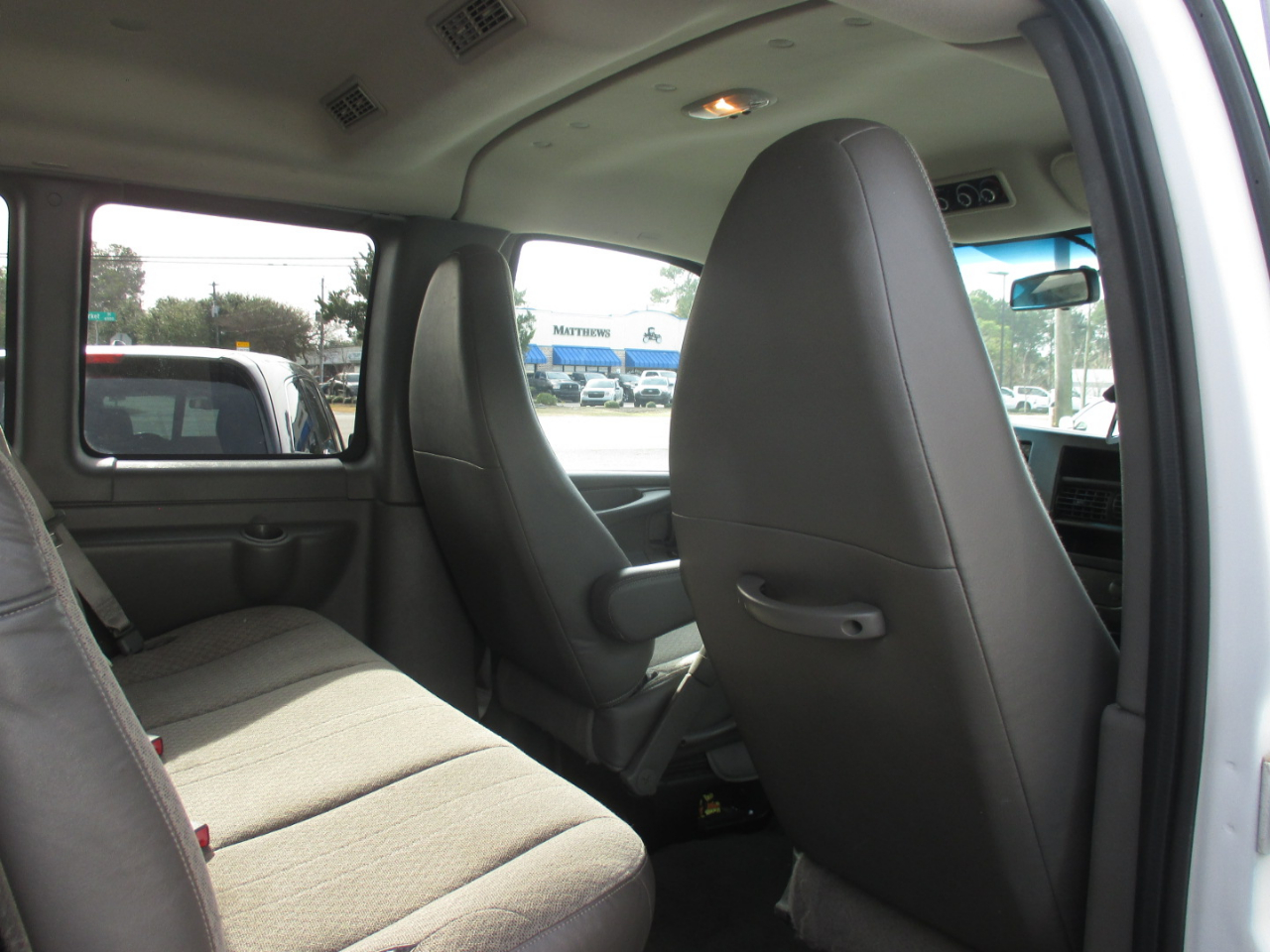 Chevrolet Express Passenger RWD 3500 155" LT w/1LT 2014