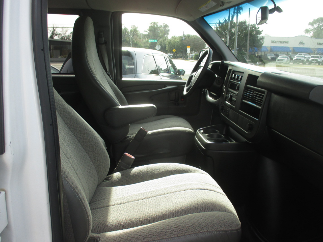 Chevrolet Express Passenger RWD 3500 155" LT w/1LT 2014