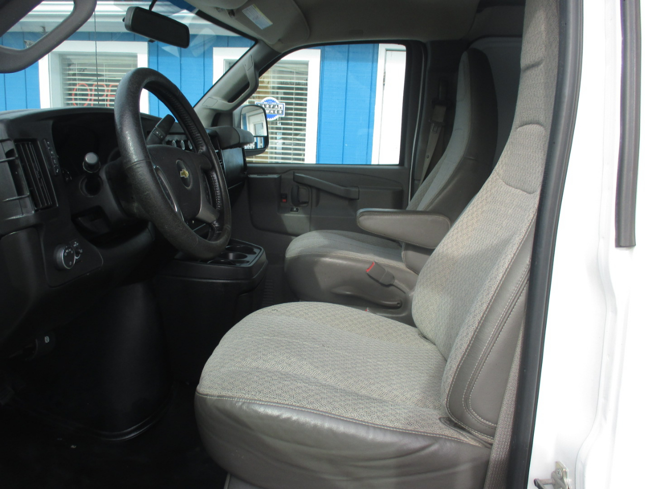 Chevrolet Express Cargo Van RWD 2500 135" 2016