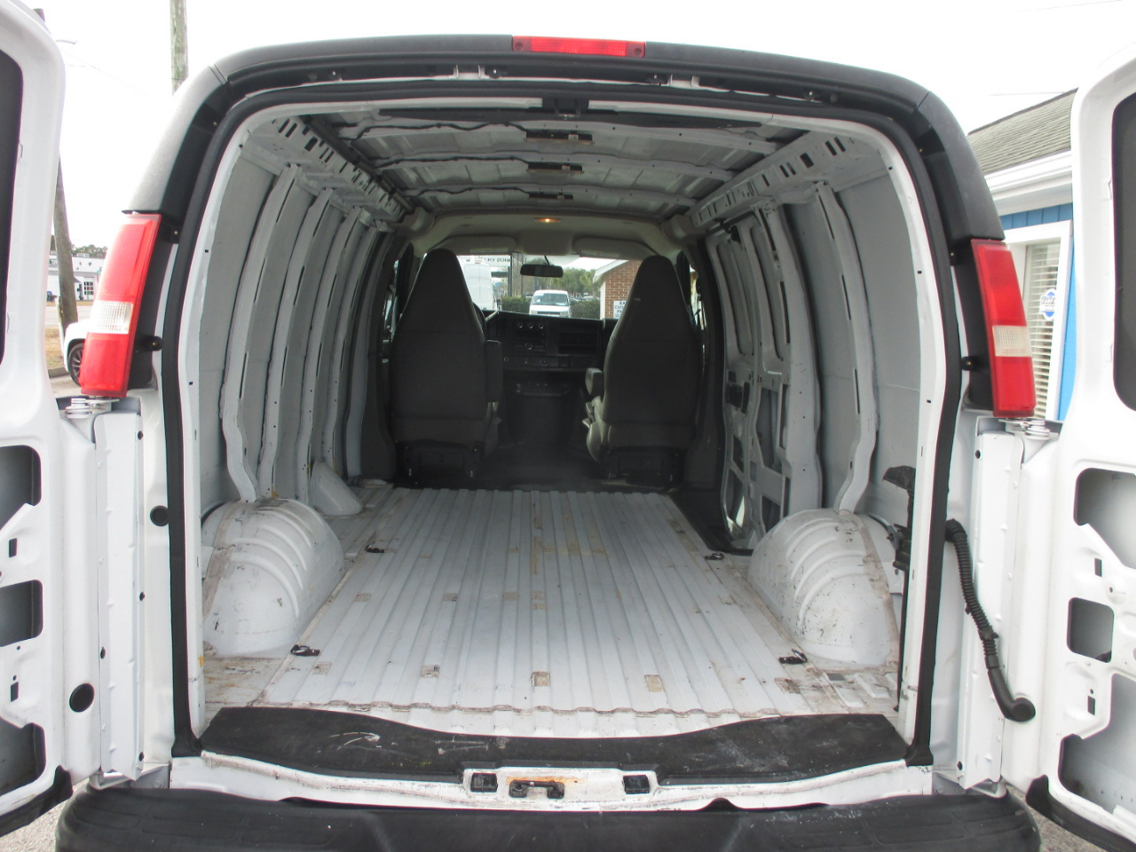 Chevrolet Express Cargo Van RWD 2500 135" 2016