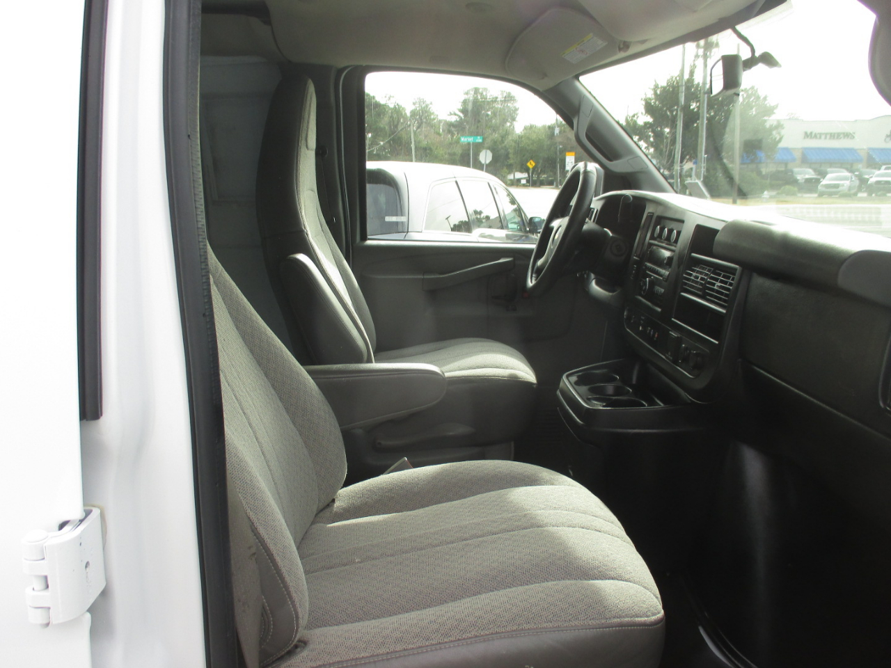 Chevrolet Express Cargo Van RWD 2500 135" 2016