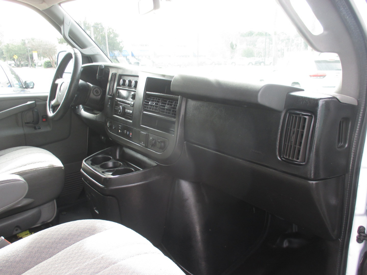 Chevrolet Express Cargo Van RWD 2500 135" 2016