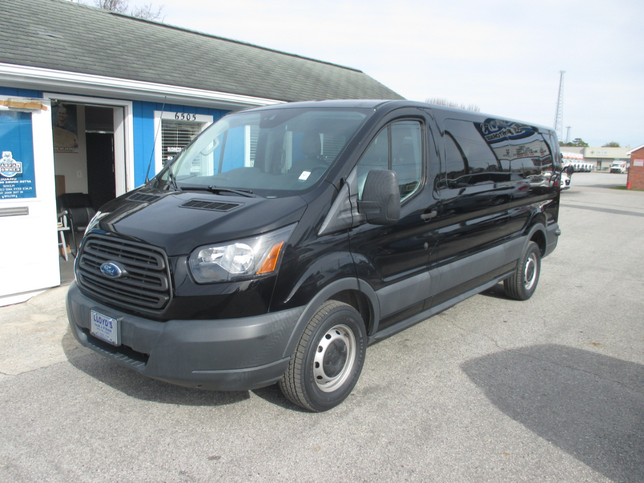 Ford Transit Passenger Wagon T-350 148" Low Roof XLT Sliding RH Dr 2018