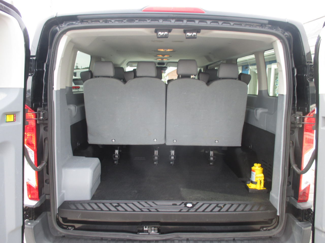 Ford Transit Passenger Wagon T-350 148" Low Roof XLT Sliding RH Dr 2018