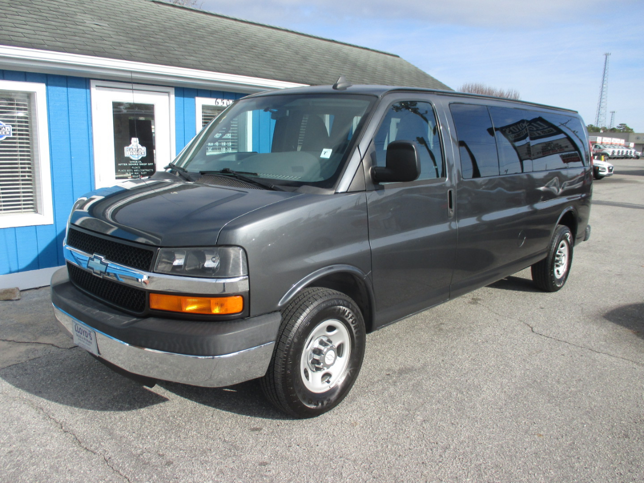 Chevrolet Express Passenger RWD 3500 155" LT w/1LT 2016