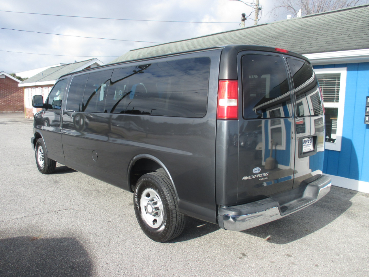 Chevrolet Express Passenger RWD 3500 155" LT w/1LT 2016