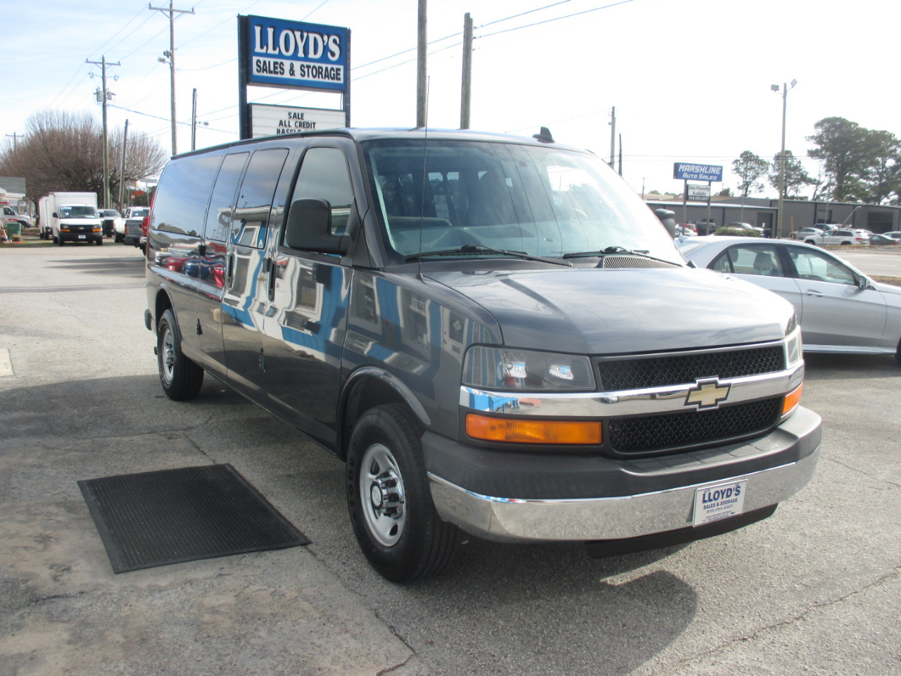 Chevrolet Express Passenger RWD 3500 155" LT w/1LT 2016