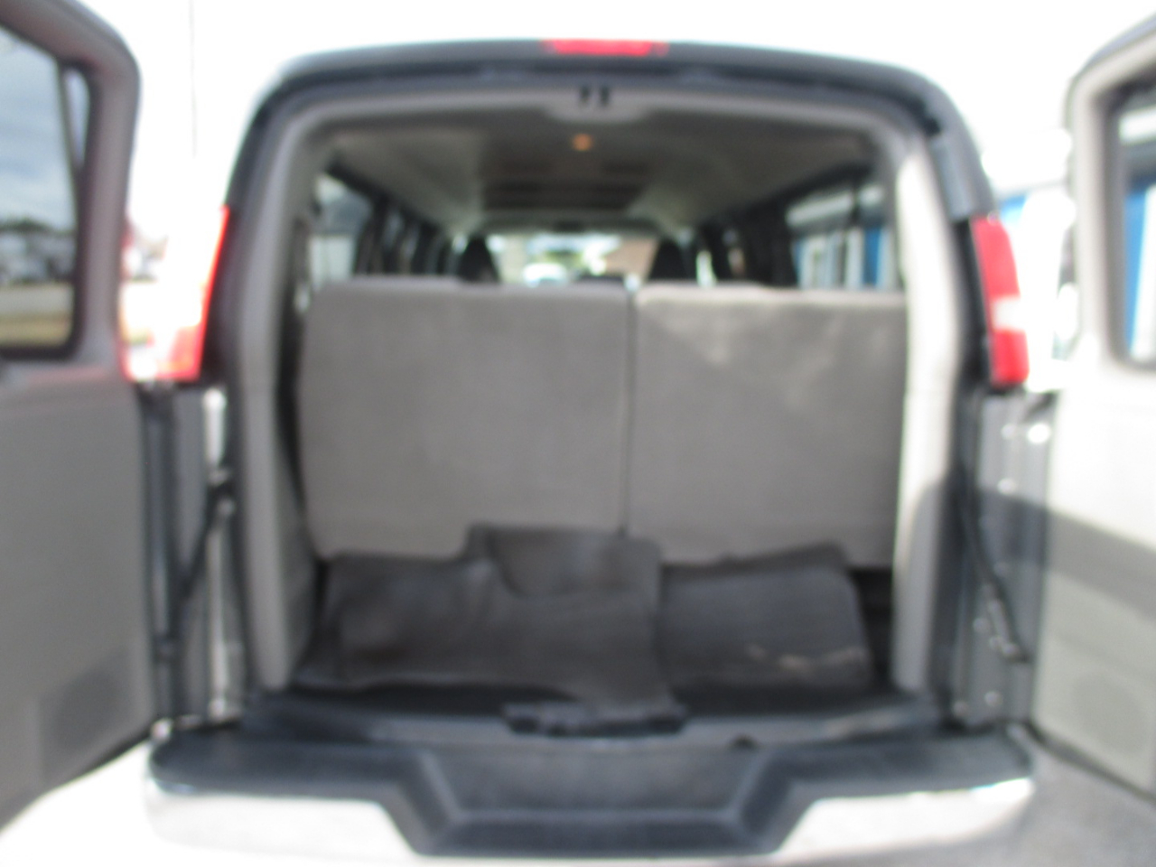 Chevrolet Express Passenger RWD 3500 155" LT w/1LT 2016