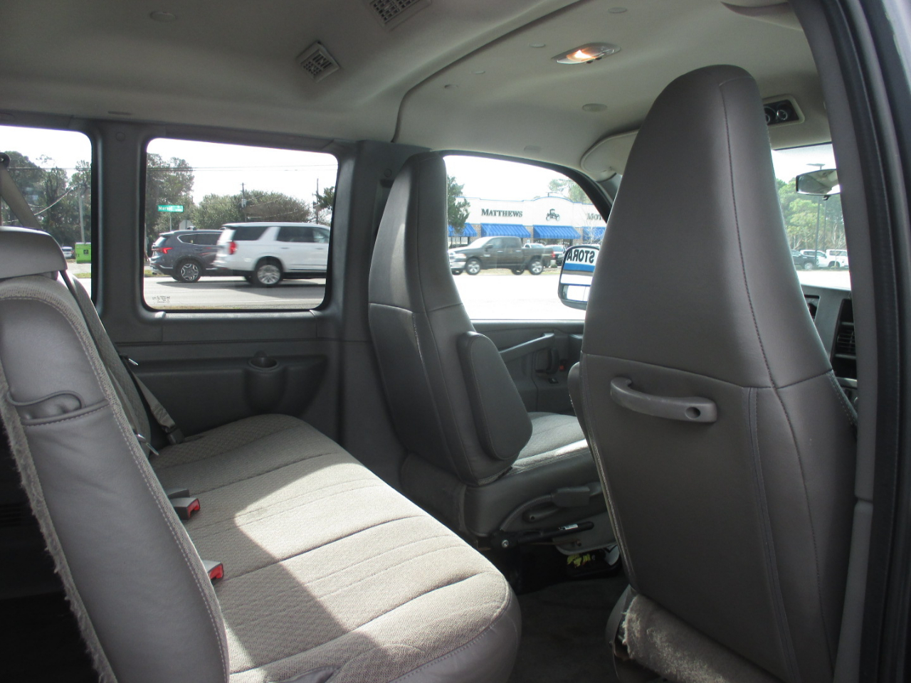 Chevrolet Express Passenger RWD 3500 155" LT w/1LT 2016