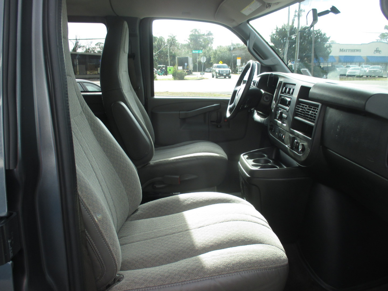 Chevrolet Express Passenger RWD 3500 155" LT w/1LT 2016