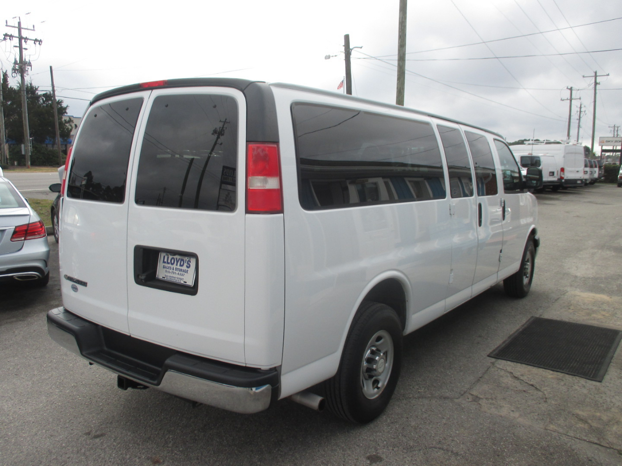 Chevrolet Express Passenger RWD 3500 155" LT w/1LT 2017