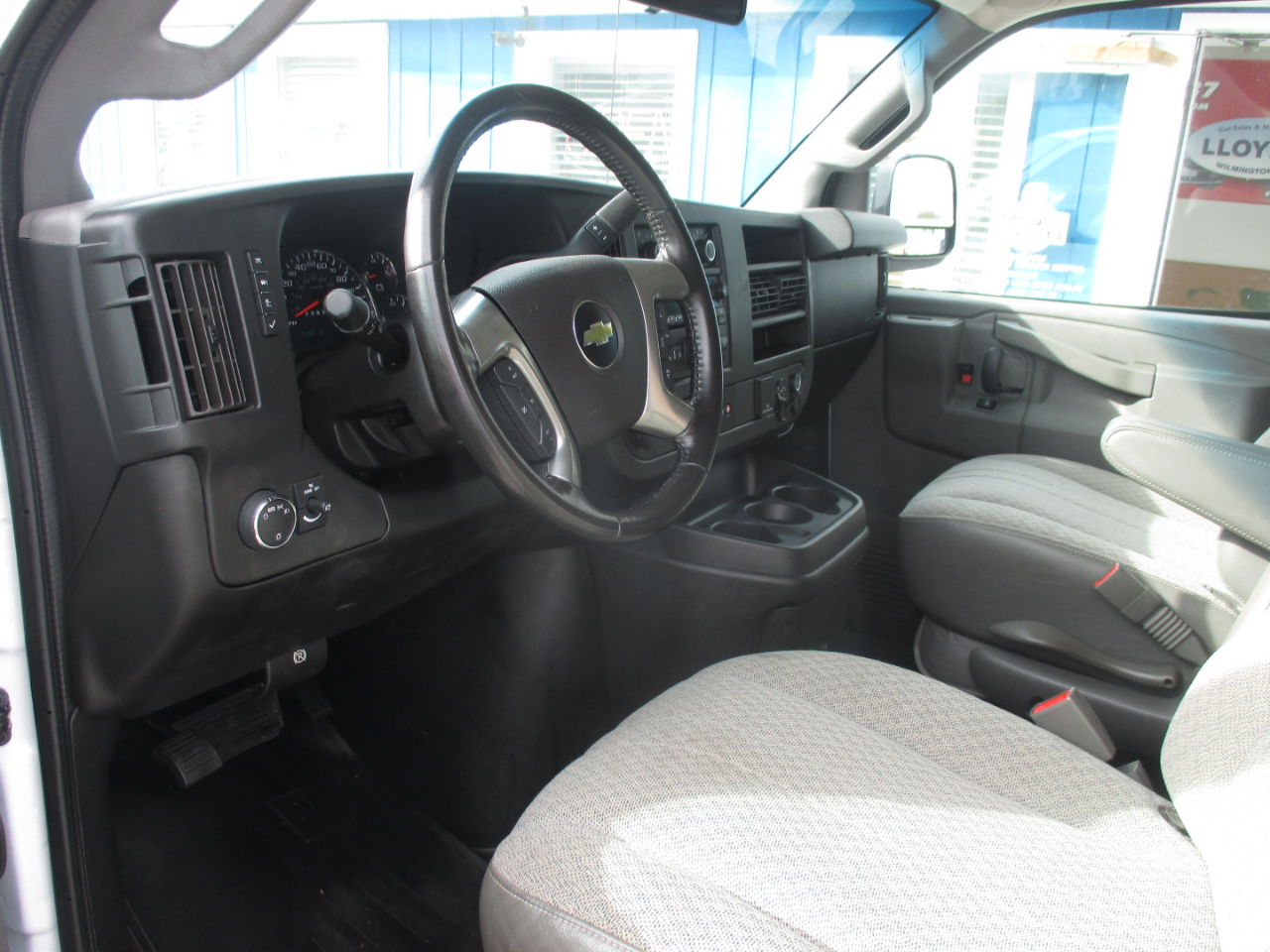 Chevrolet Express Passenger RWD 3500 155" LT w/1LT 2017