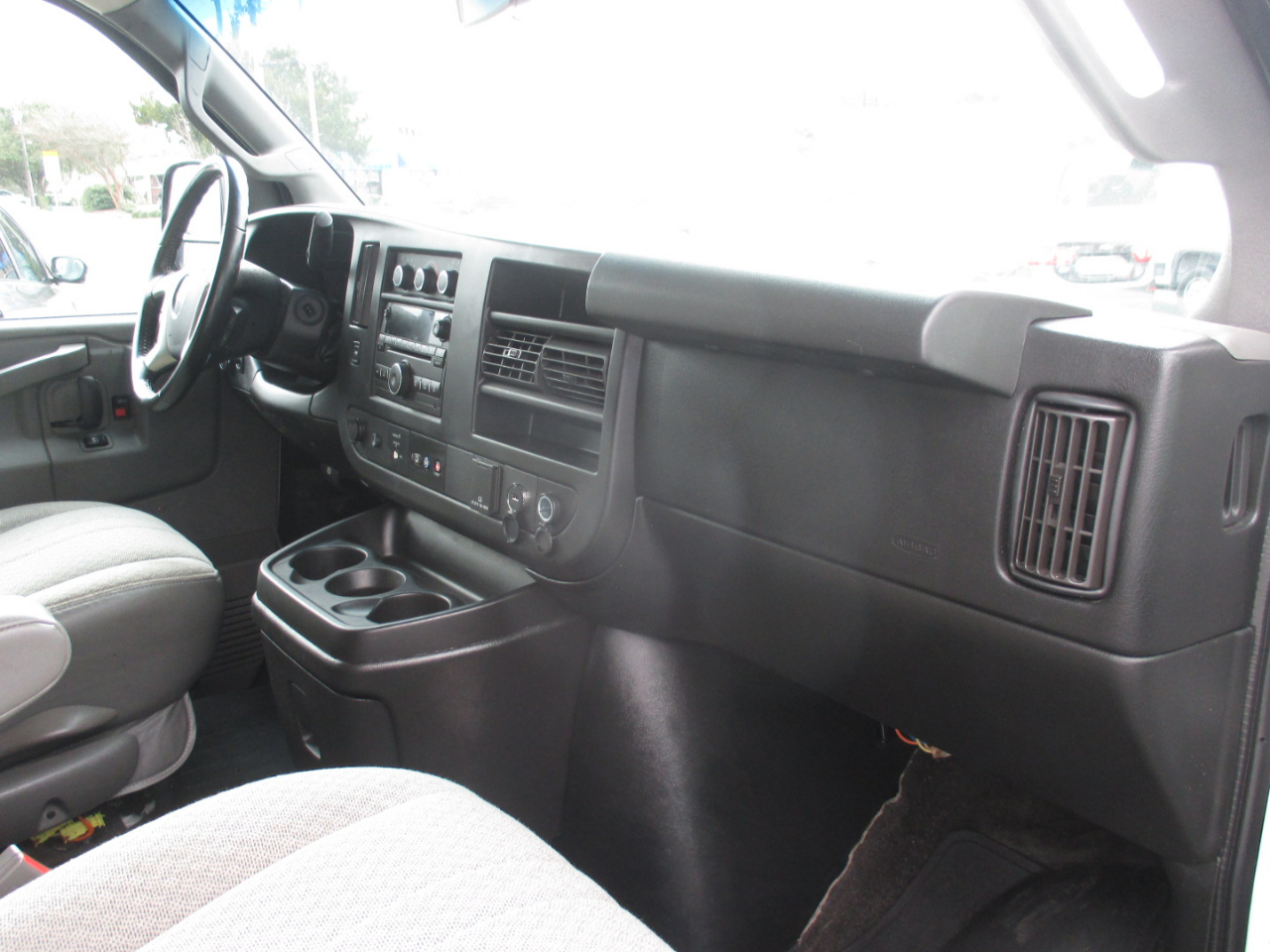 Chevrolet Express Passenger RWD 3500 155" LT w/1LT 2017