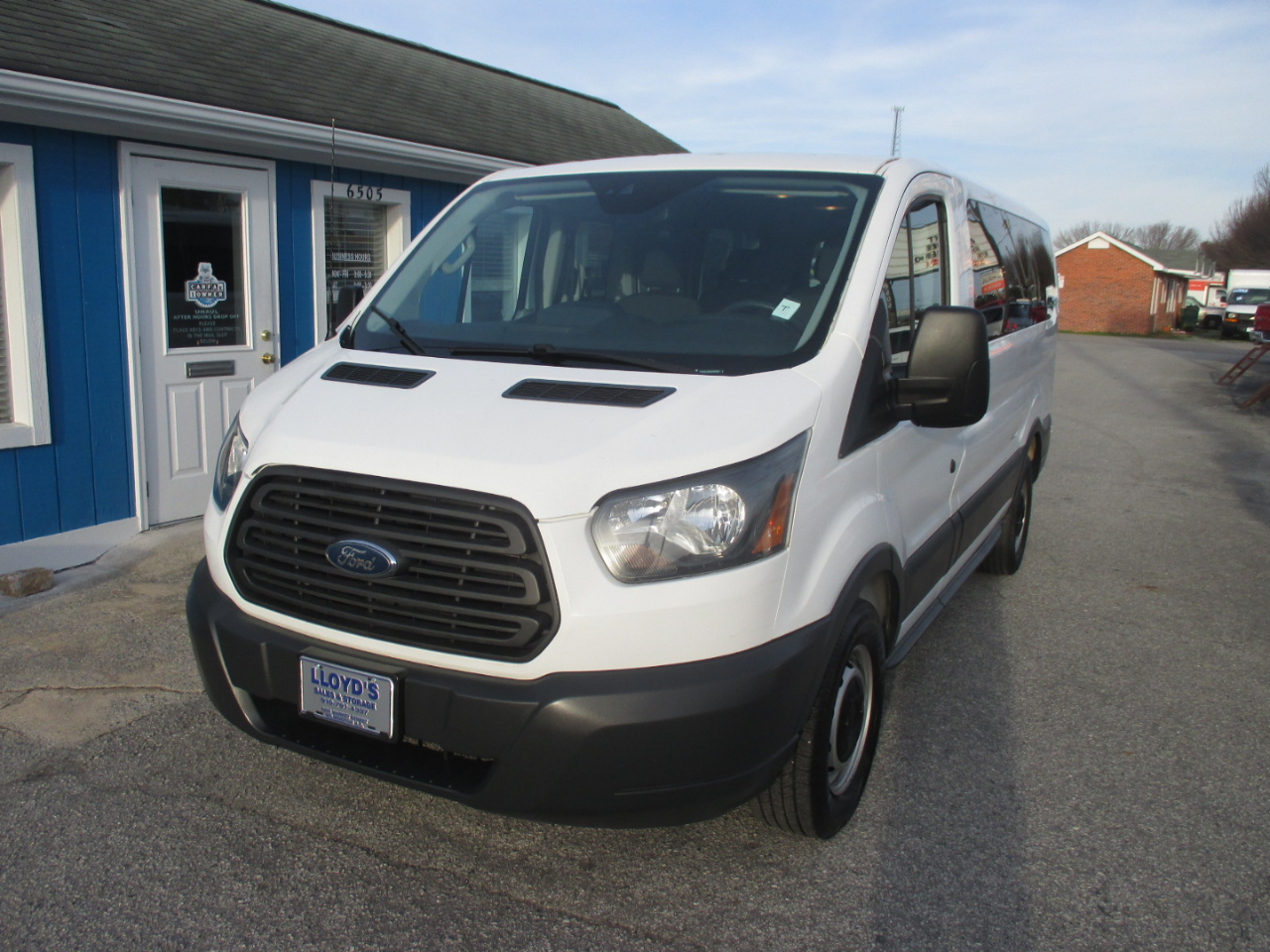 Ford Transit Passenger Wagon T-150 130" Low Roof XLT Swing-Out RH Dr 2018