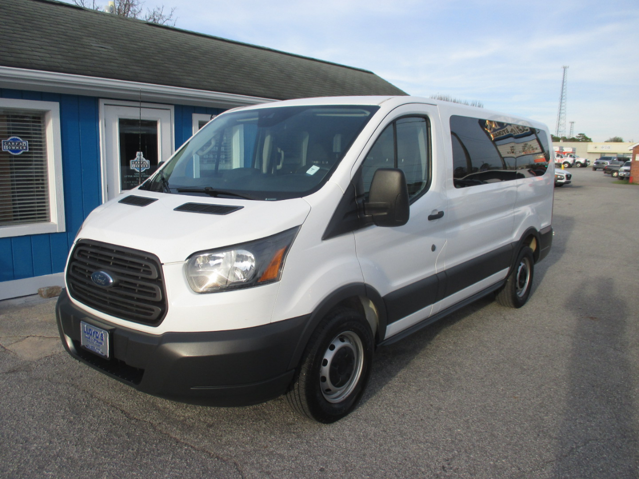 Ford Transit Passenger Wagon T-150 130" Low Roof XLT Swing-Out RH Dr 2018