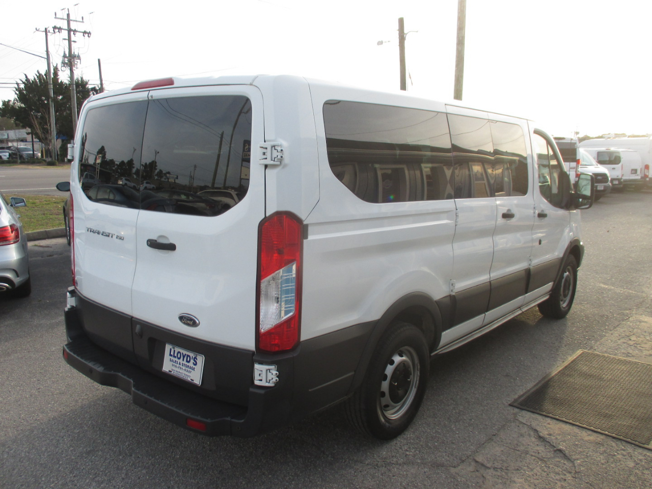 Ford Transit Passenger Wagon T-150 130" Low Roof XLT Swing-Out RH Dr 2018