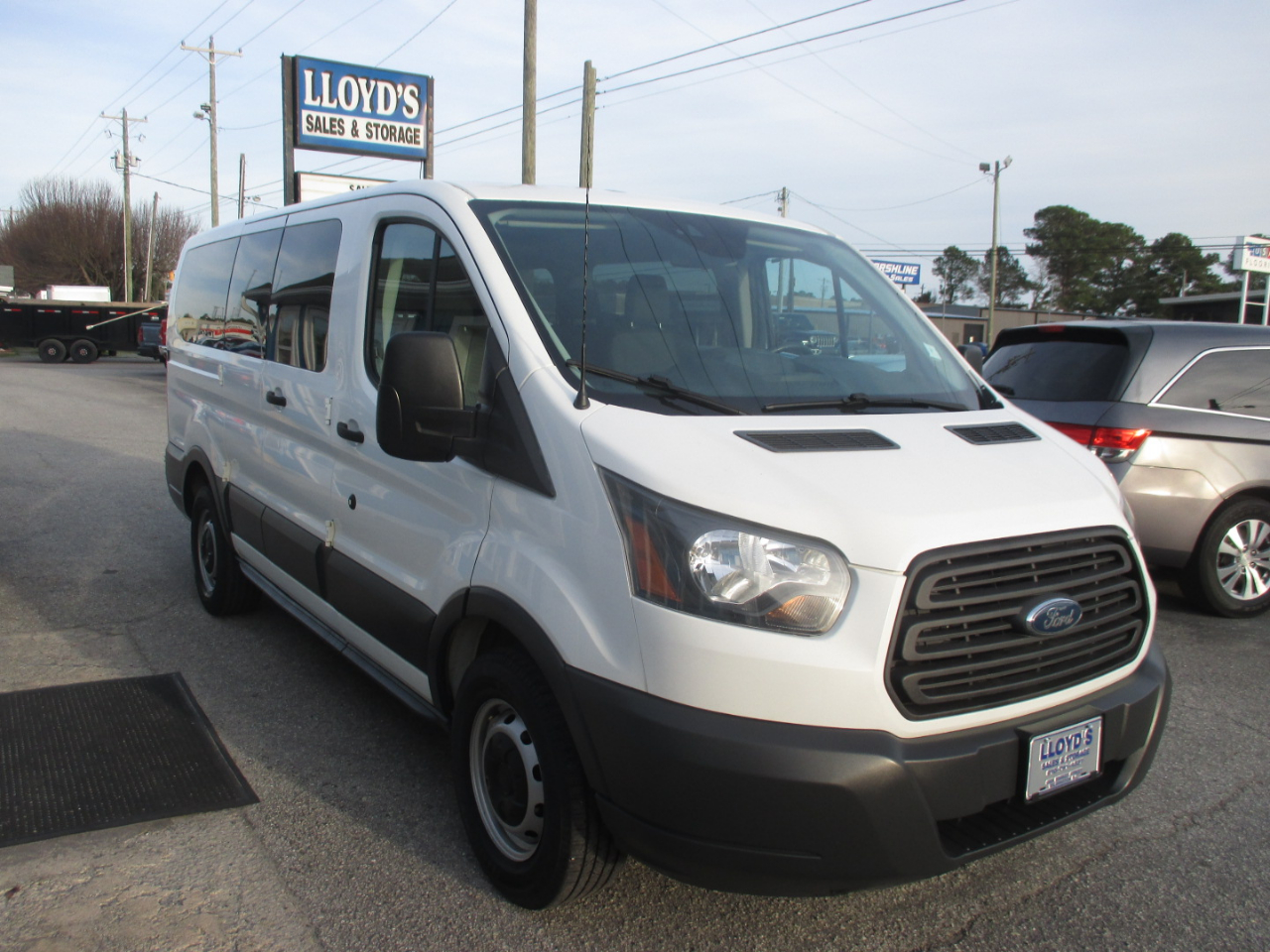 Ford Transit Passenger Wagon T-150 130" Low Roof XLT Swing-Out RH Dr 2018