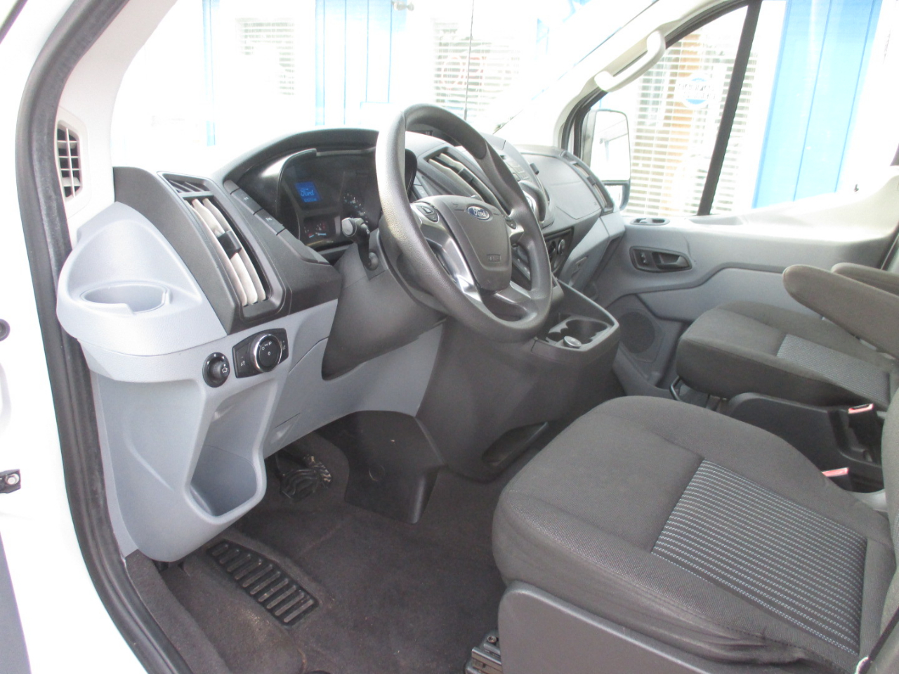 Ford Transit Passenger Wagon T-150 130" Low Roof XLT Swing-Out RH Dr 2018