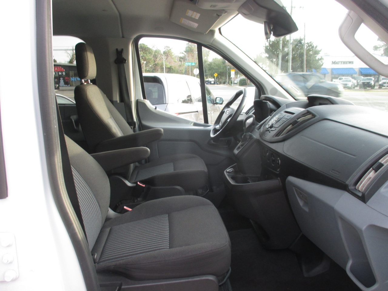 Ford Transit Passenger Wagon T-150 130" Low Roof XLT Swing-Out RH Dr 2018