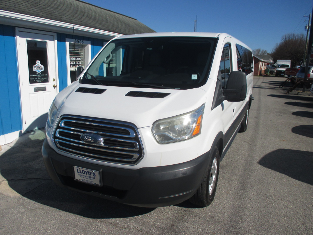 Ford Transit Wagon T-350 148" Low Roof XLT Swing-Out RH Dr 2015