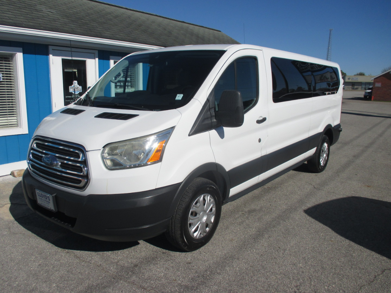 Ford Transit Wagon T-350 148" Low Roof XLT Swing-Out RH Dr 2015