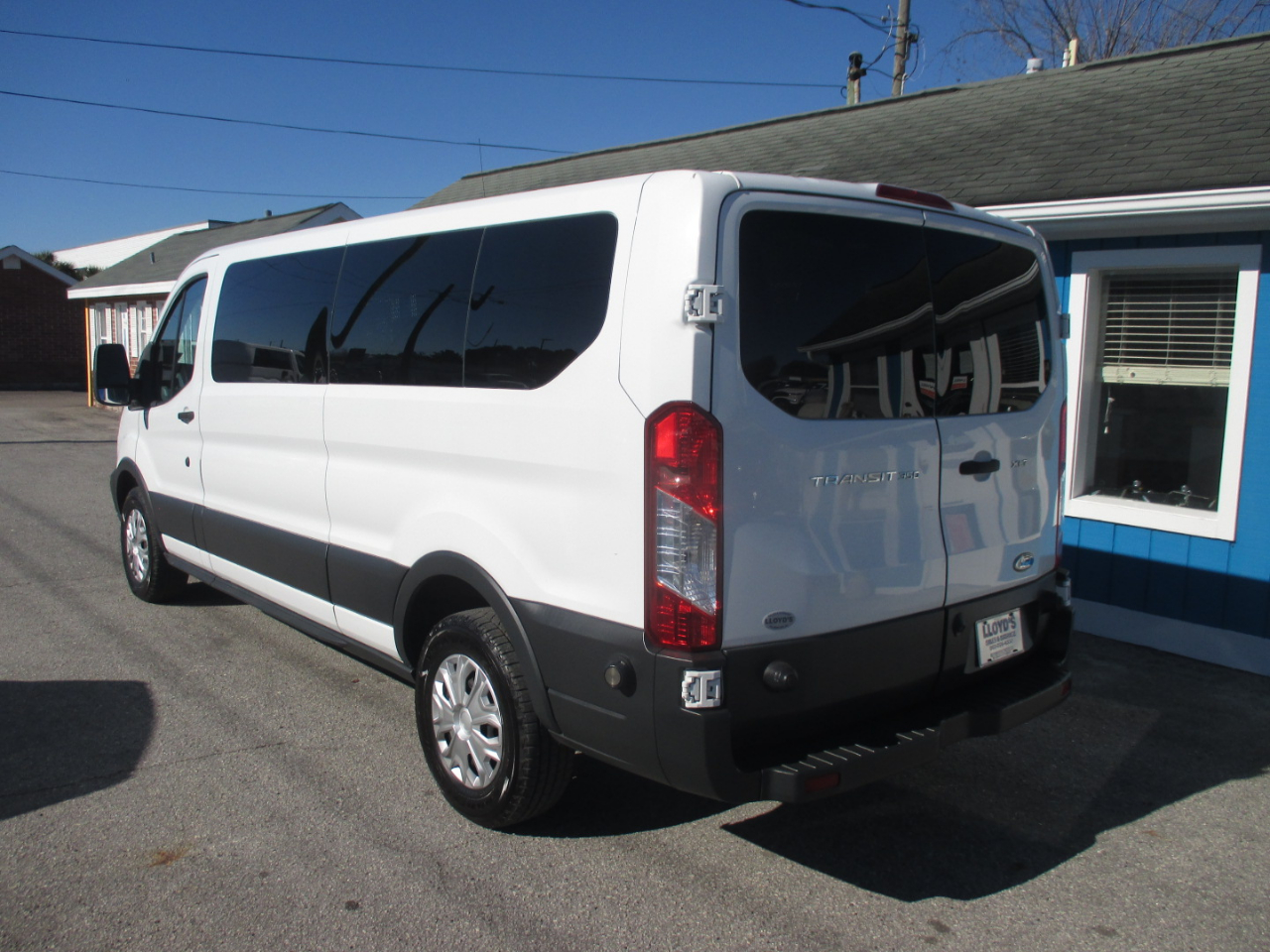 Ford Transit Wagon T-350 148" Low Roof XLT Swing-Out RH Dr 2015