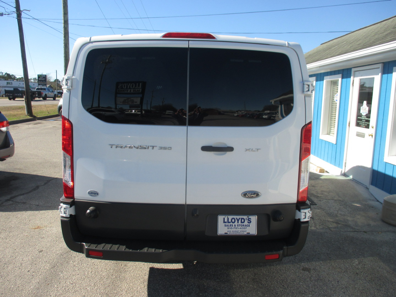 Ford Transit Wagon T-350 148" Low Roof XLT Swing-Out RH Dr 2015