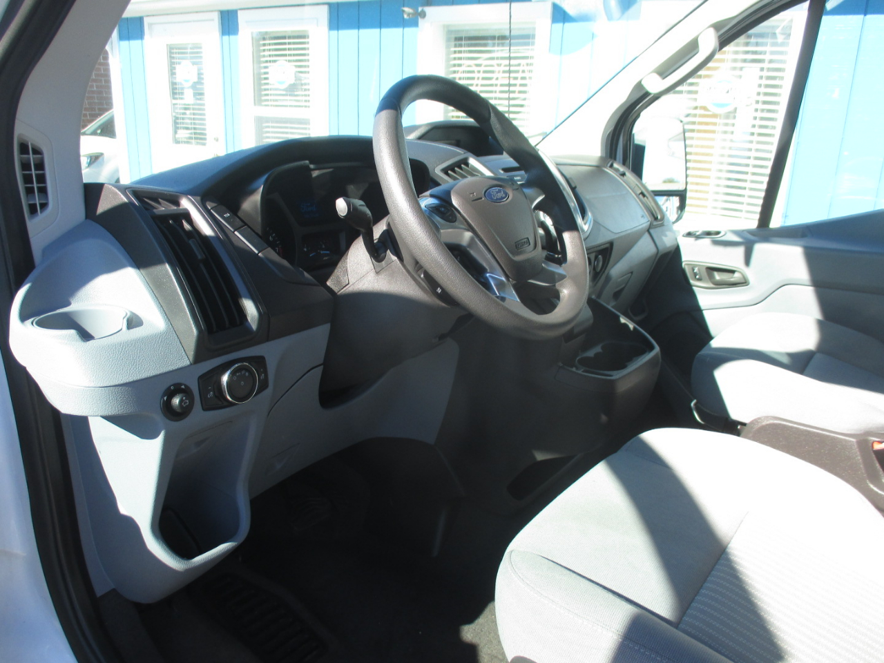 Ford Transit Wagon T-350 148" Low Roof XLT Swing-Out RH Dr 2015